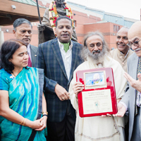 Sri Sri Ravi Shankar gets ‘Gandhi Peace Pilgrim’ award